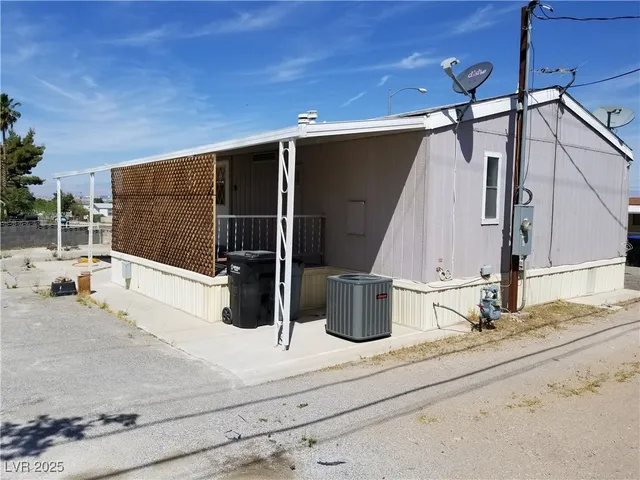 $1,350 | 252 Navajo Drive, Henderson, NV 89015
