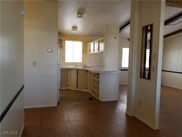 $1,350 | 252 Navajo Drive, Henderson, NV 89015