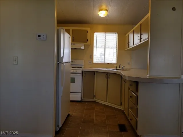 $1,350 | 252 Navajo Drive, Henderson, NV 89015