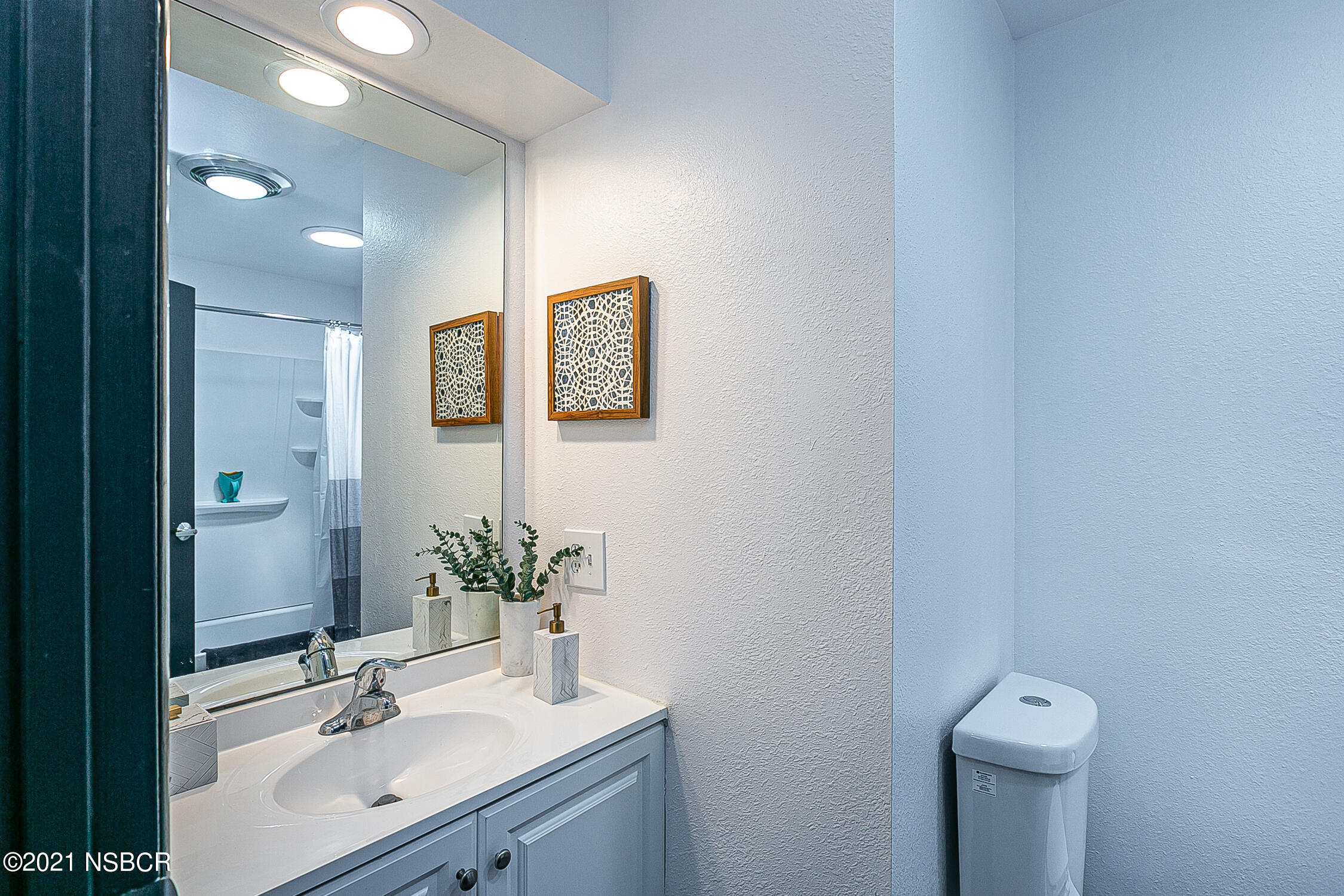5375 Campbell Road Lompoc, CA 93436 - Photo 21 of 48 a bathroom with a sink and a mirror