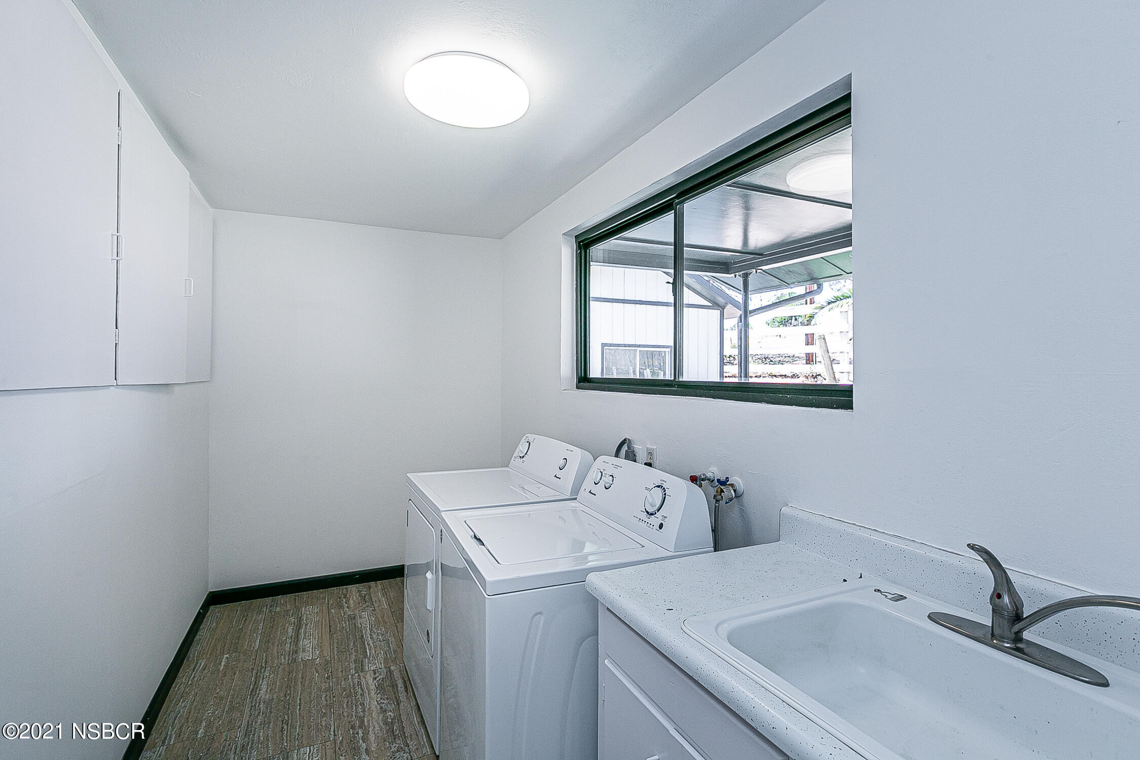 5375 Campbell Road Lompoc, CA 93436 - Photo 23 of 48 a utility room with a sink dryer and washer