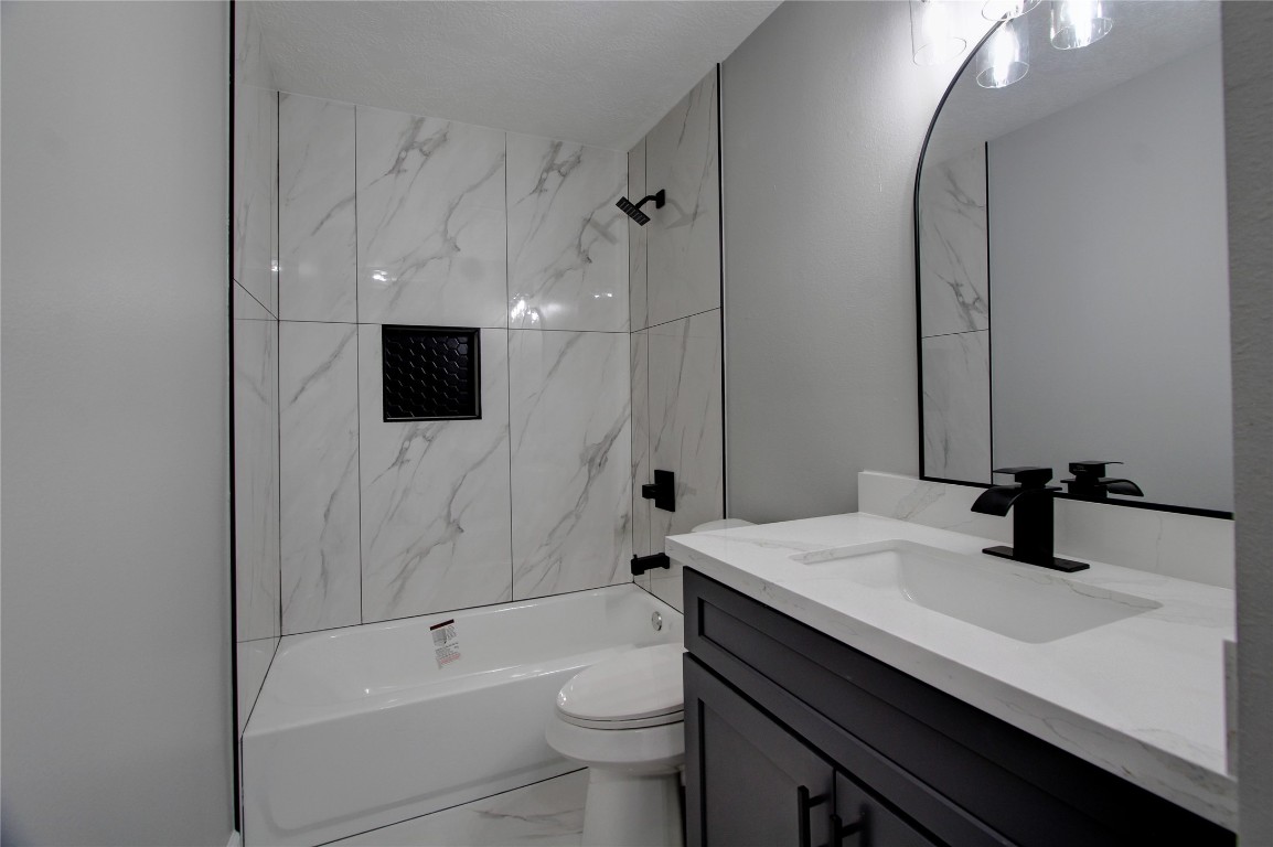 3646 Nutwood Lane Spring, TX 77389 - Photo 9 of 14 a bathroom with a sink a toilet and shower