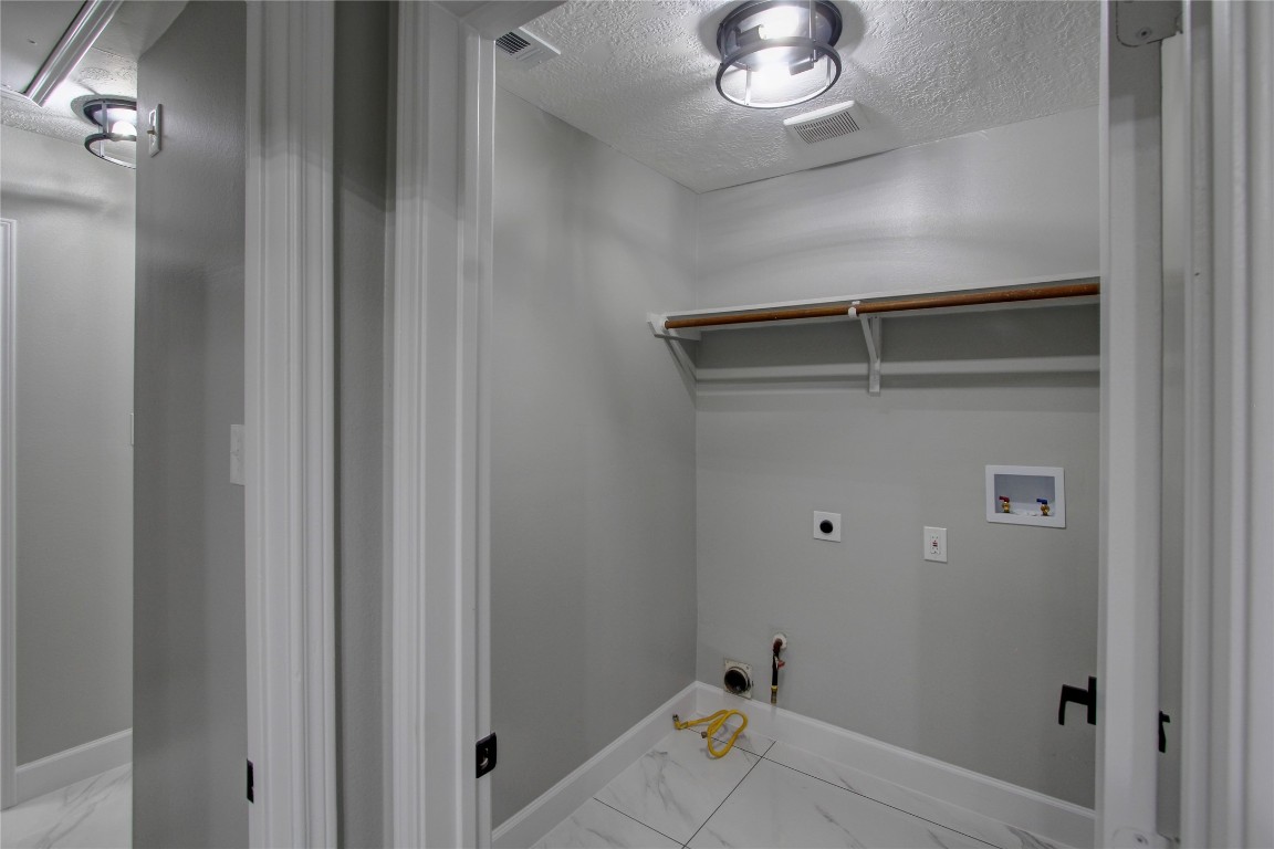 3646 Nutwood Lane Spring, TX 77389 - Photo 10 of 14 a view of a hallway with closet