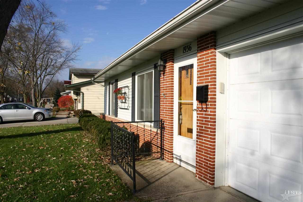 1936 Maplewood Road Fort Wayne, IN 46819 - Photo 3 of 19