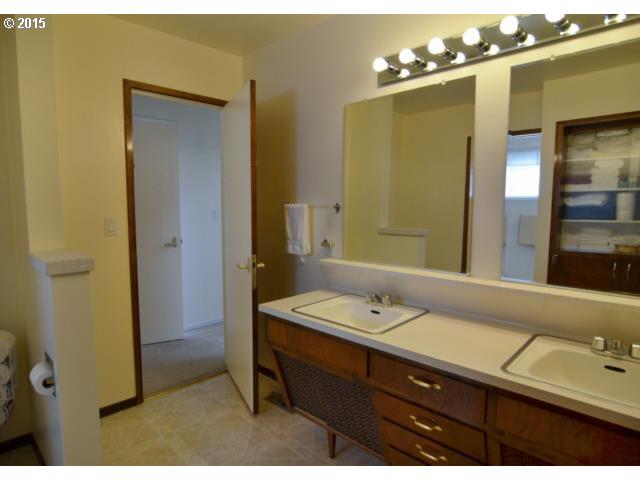 33524 Bloomberg Road Eugene, OR 97405 - Photo 11 of 16