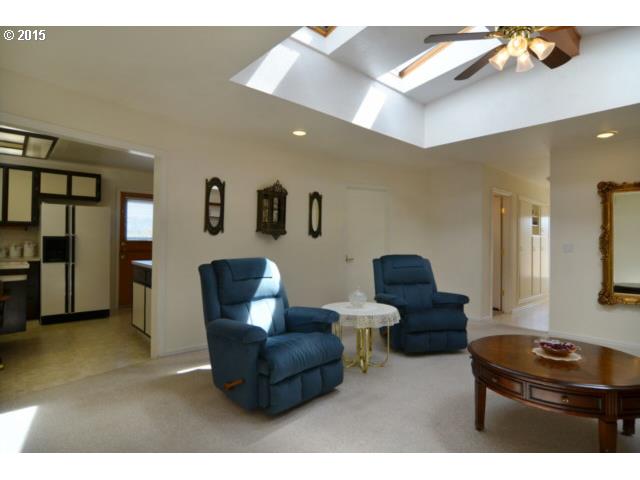 33524 Bloomberg Road Eugene, OR 97405 - Photo 8 of 16