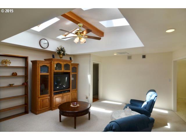 33524 Bloomberg Road Eugene, OR 97405 - Photo 9 of 16