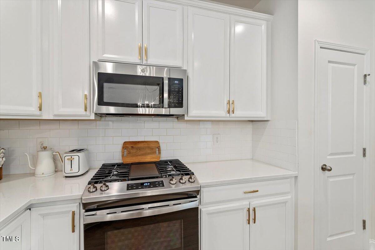 225 Mayfield Drive Apex, NC 27539 - Photo 14 of 41 a stove top oven sitting inside of a kitchen