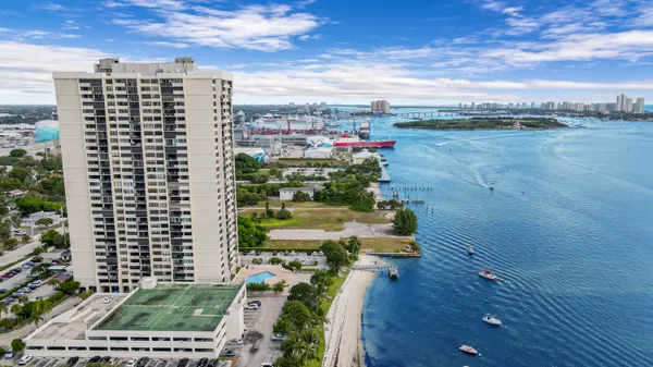 $2,250 | 5600 North Flagler Drive, Unit PH103, West Palm Beach, FL 33407