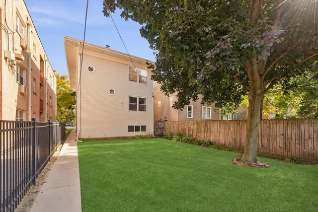 $835,000 | 7252 North Bell Avenue, Chicago, IL 60645