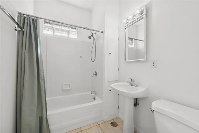 $835,000 | 7252 North Bell Avenue, Chicago, IL 60645