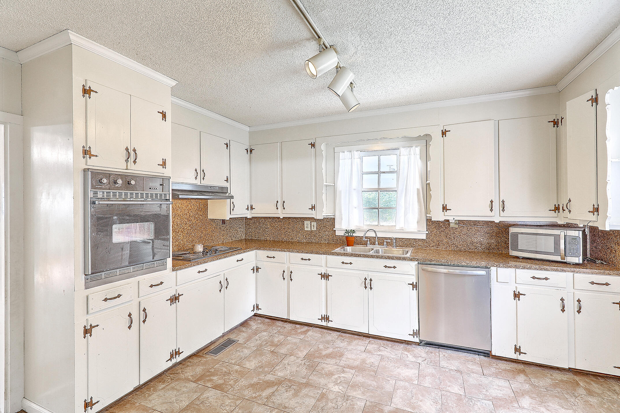 202 South Winter Street Moncks Corner, SC 29461 - Photo 23 of 37 1R3A4628_29_30_31_32_33_34