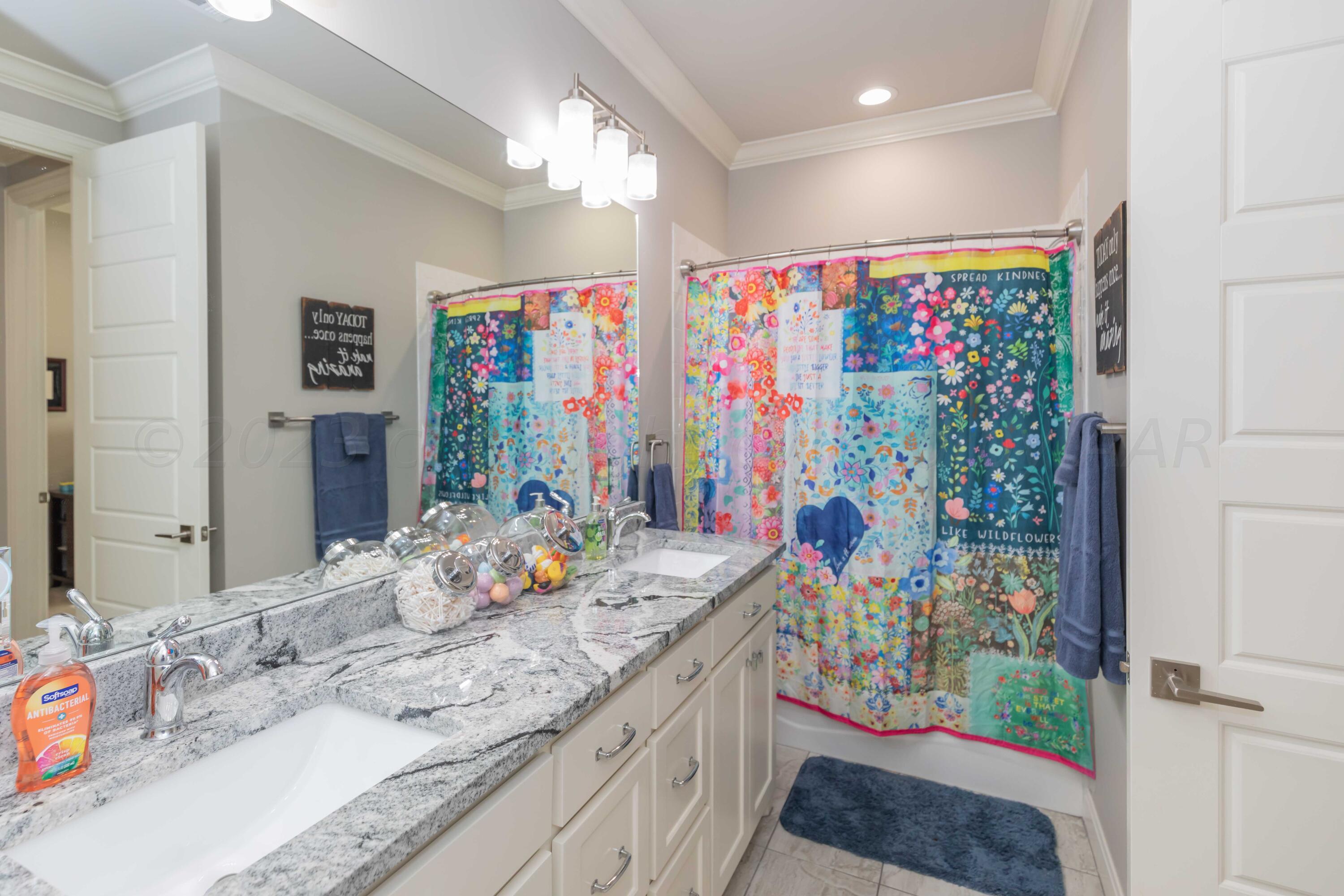5402 Wesley Road Amarillo, TX 79119 - Photo 28 of 48 BATHROOM 2 VIEW 2