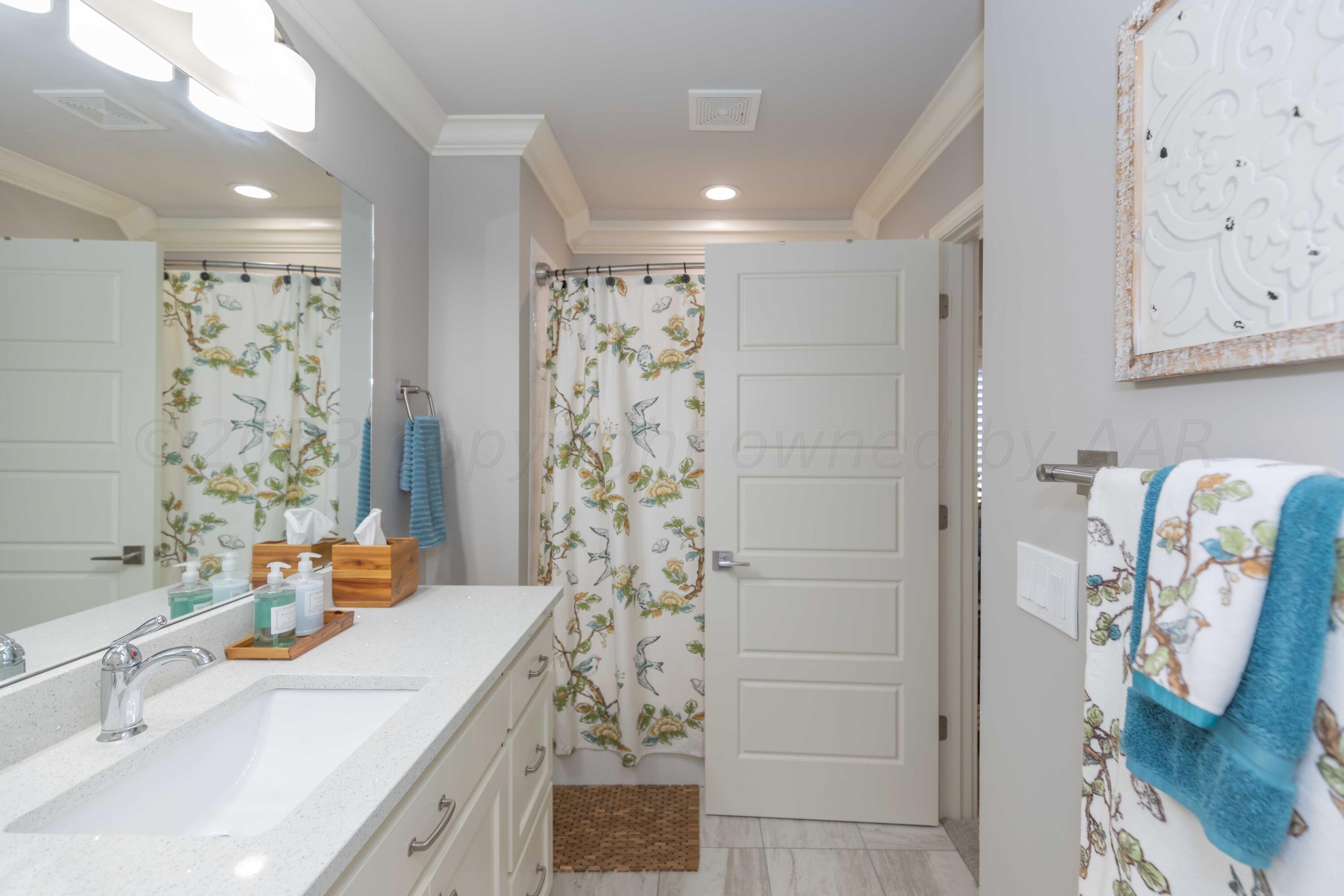 5402 Wesley Road Amarillo, TX 79119 - Photo 32 of 48 BATHROOM 3 VIEW 2