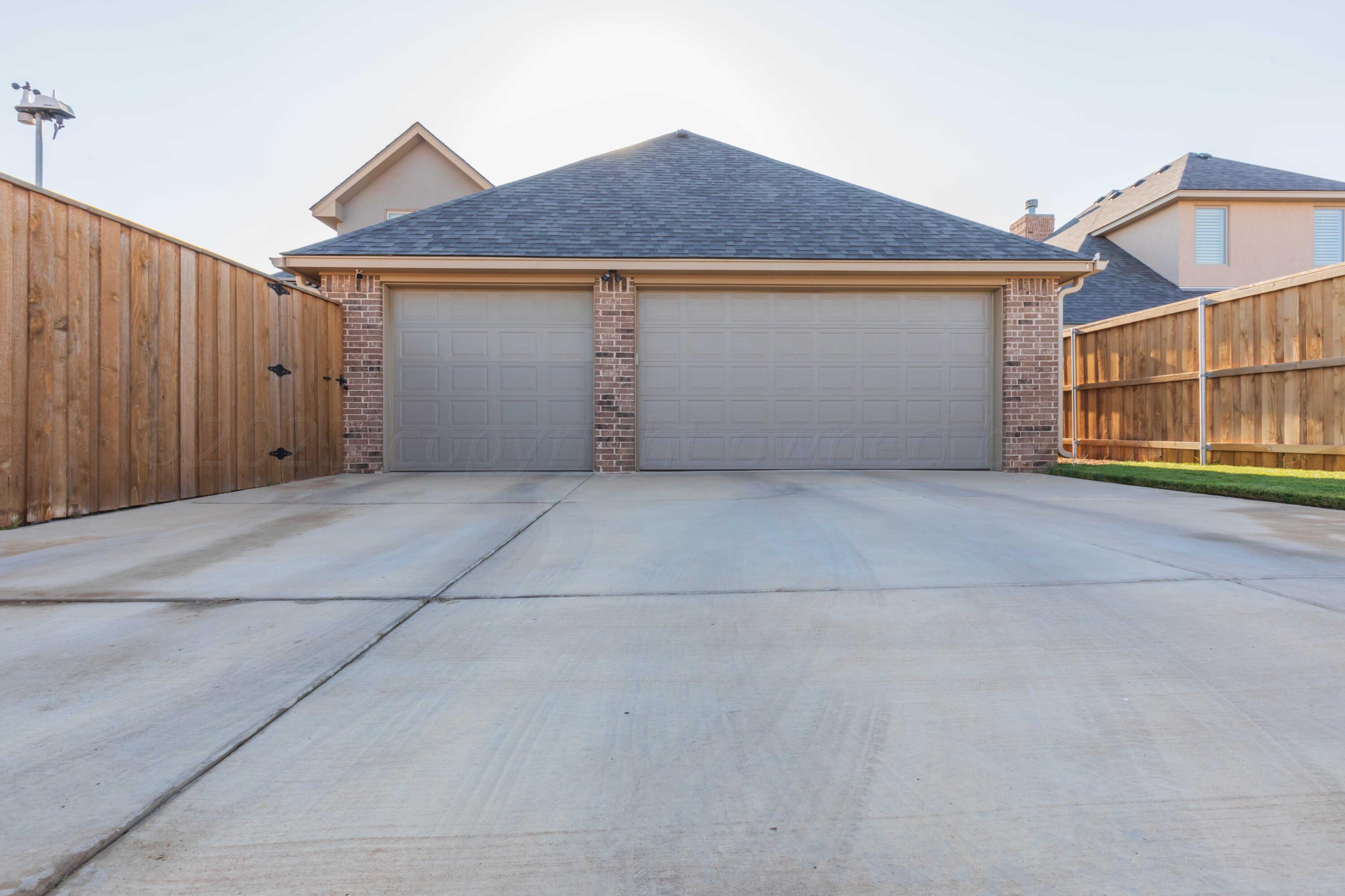 5402 Wesley Road Amarillo, TX 79119 - Photo 43 of 48 GARAGE VIEW 1
