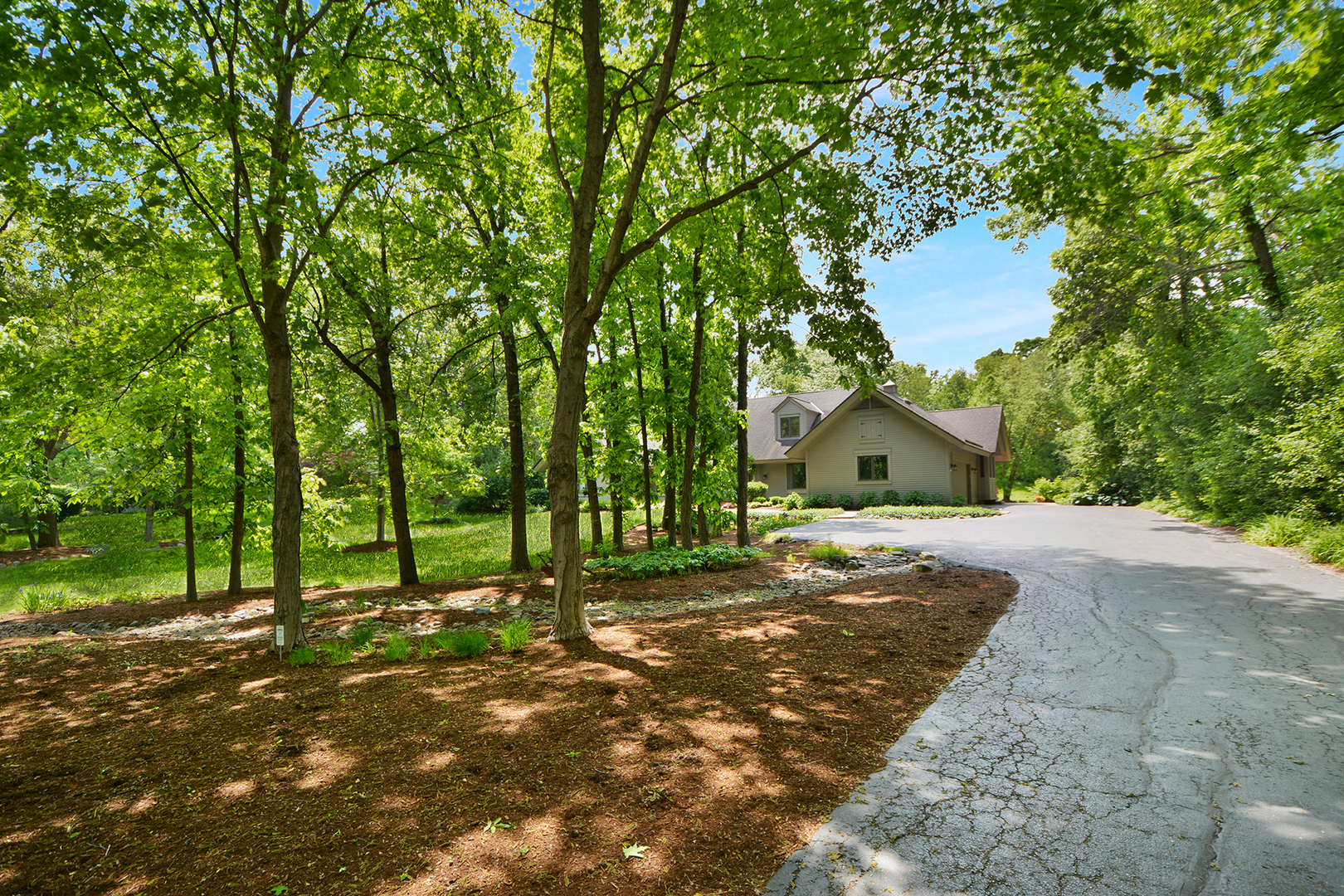24 Robin Crest Road Hawthorn Woods, IL 60047 - Photo 1 of 44 Gallery Image 1