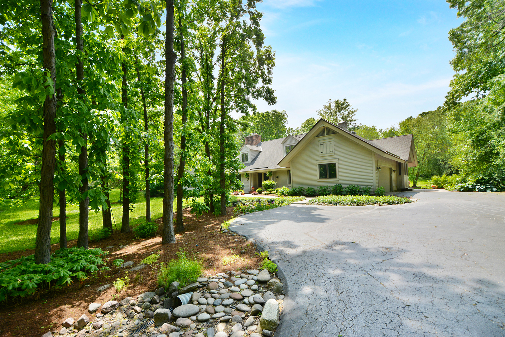 24 Robin Crest Road Hawthorn Woods, IL 60047 - Photo 2 of 44 Gallery Image 2