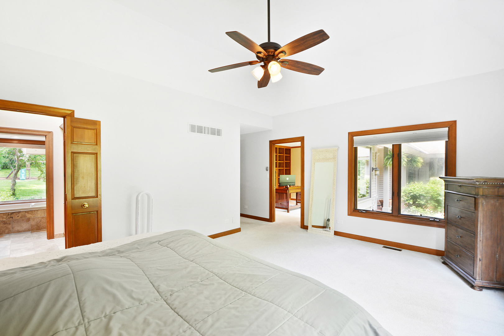 24 Robin Crest Road Hawthorn Woods, IL 60047 - Photo 22 of 44 Gallery Image 22