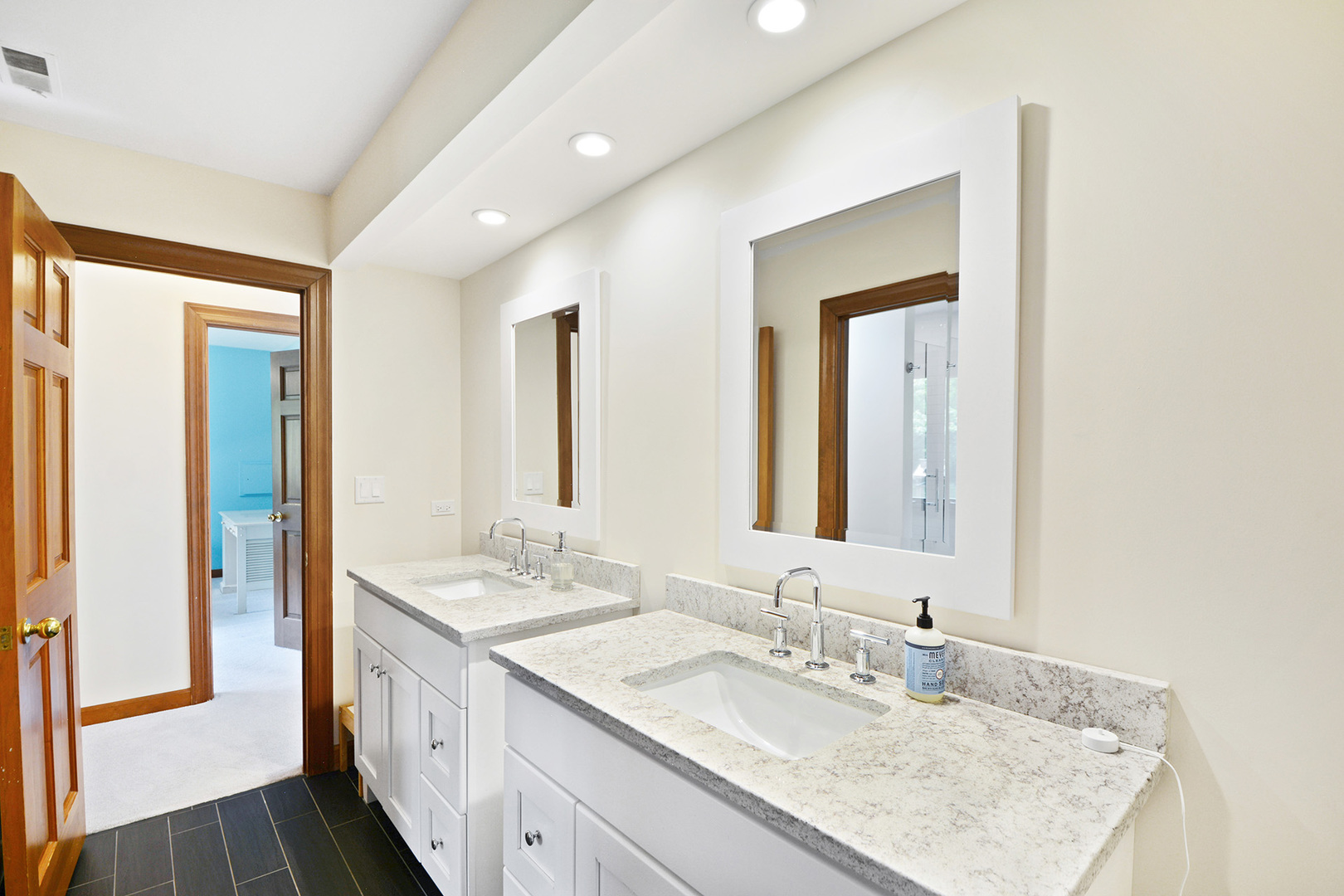 24 Robin Crest Road Hawthorn Woods, IL 60047 - Photo 27 of 44 Gallery Image 27