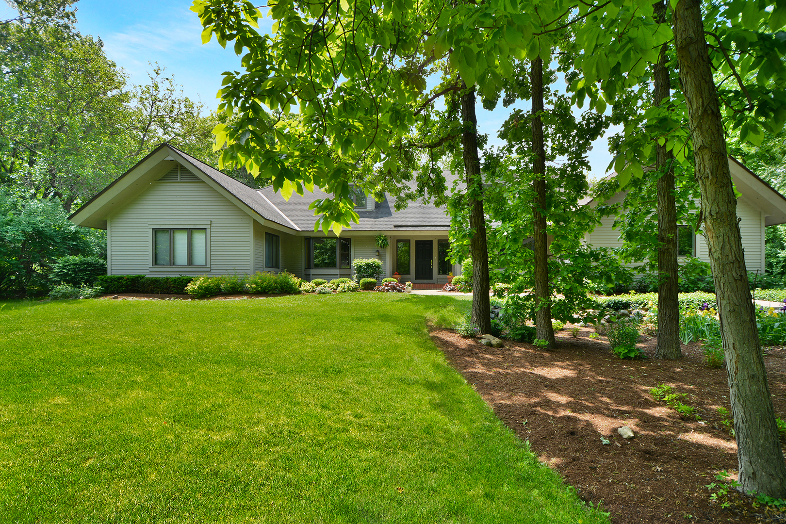 24 Robin Crest Road Hawthorn Woods, IL 60047 - Photo 3 of 44 Gallery Image 3