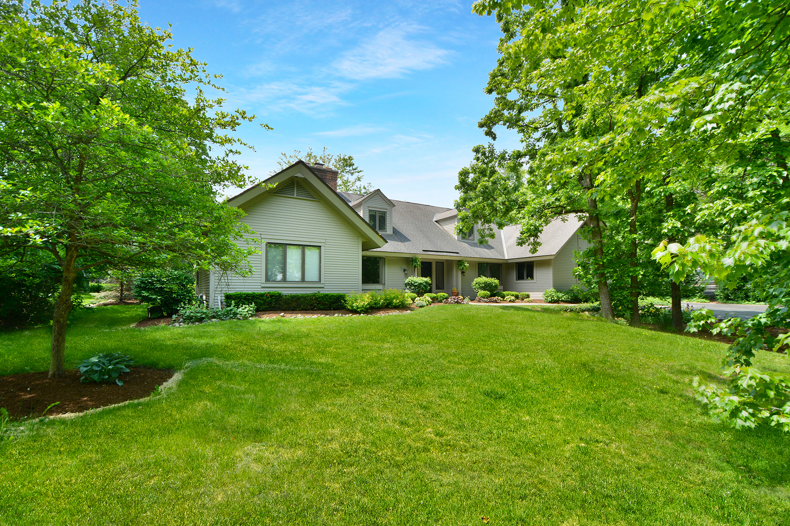 24 Robin Crest Road Hawthorn Woods, IL 60047 - Photo 4 of 44 Gallery Image 4