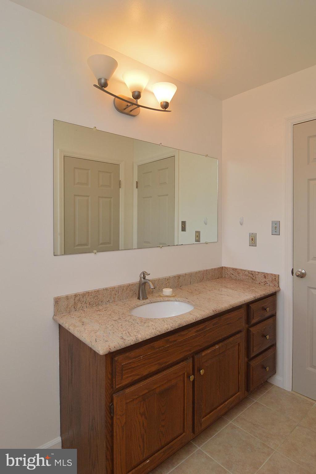 56 Rim View Lane Reading, PA 19607 - Photo 33 of 43 Full Bathroom