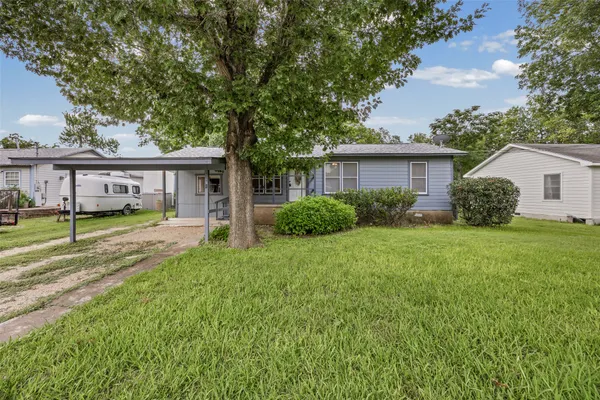 $255,000 | 914 Plum Street, Lockhart, TX 78644