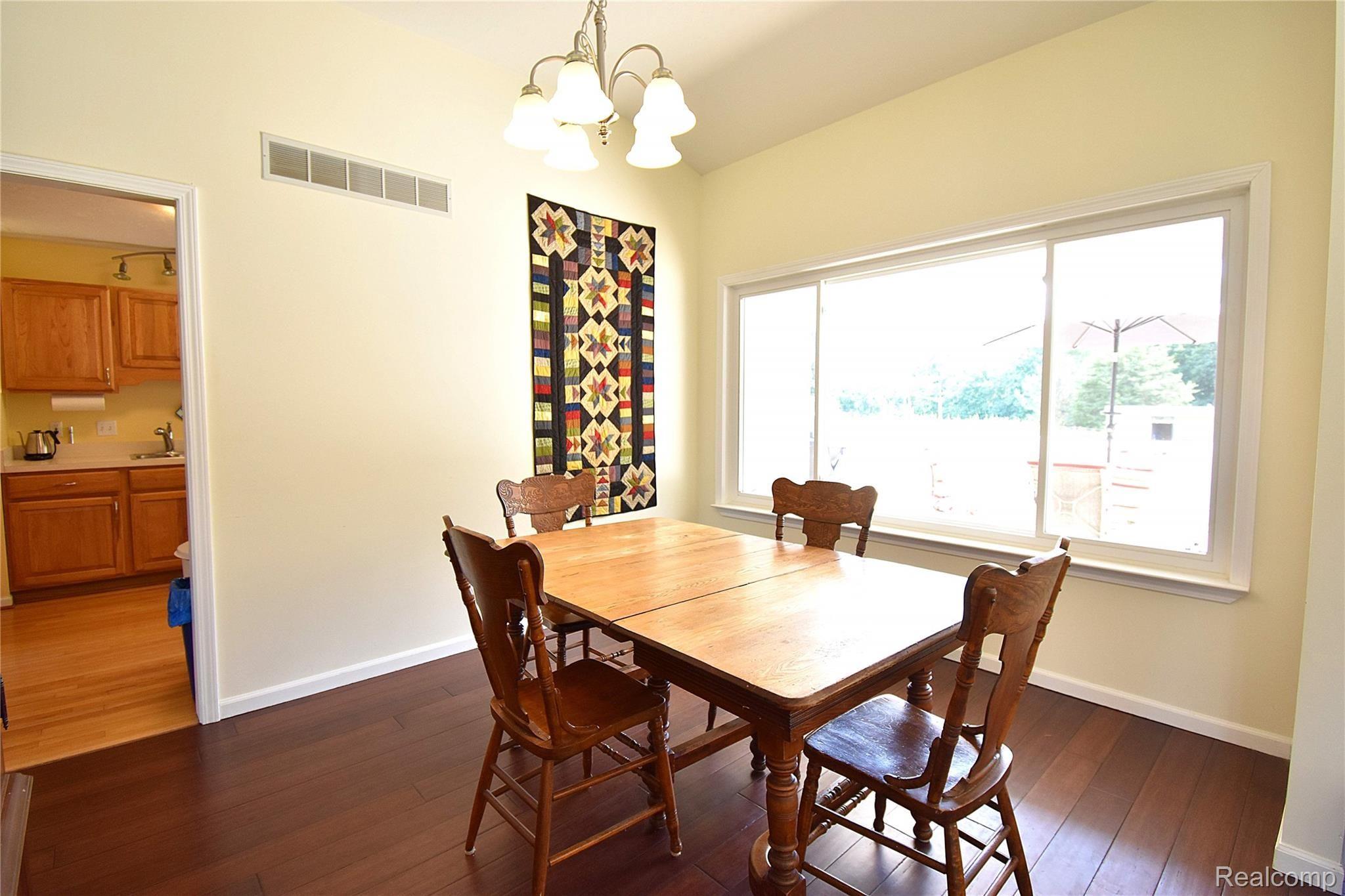 6747 Pinckney Road Pinckney, MI 48169 - Photo 10 of 44 10 DINING AREA 1.JPG