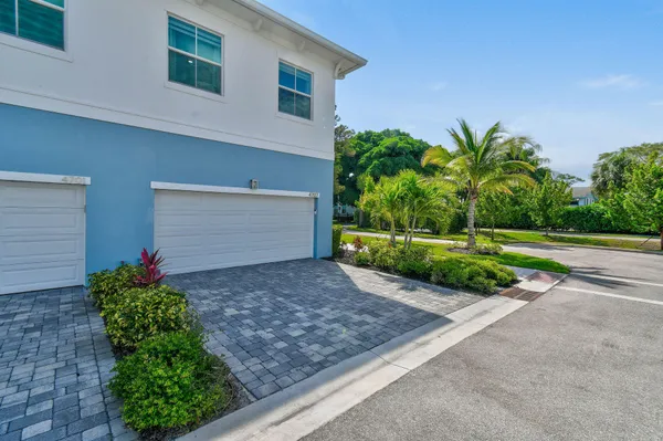 $939,000 | 4707 Southeast Manatee Terrace, Stuart, FL 34997