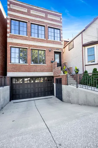 $1,499,950 | 1433 West Winnemac Avenue, Chicago, IL 60640