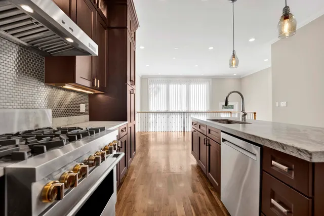 $1,499,950 | 1433 West Winnemac Avenue, Chicago, IL 60640