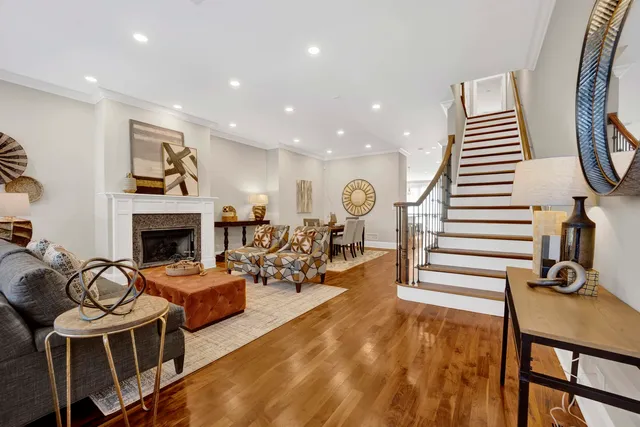 $1,499,950 | 1433 West Winnemac Avenue, Chicago, IL 60640