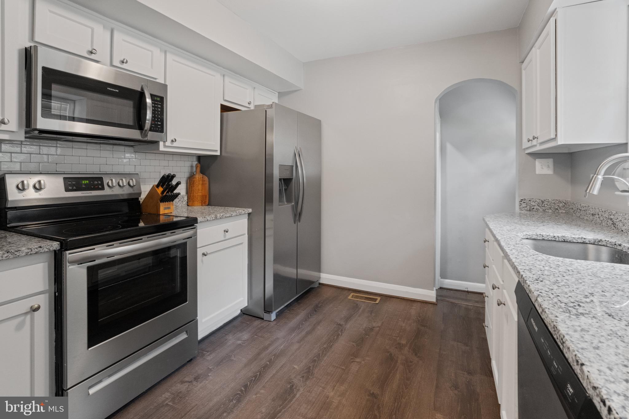 4570 Mountain Road Pasadena, MD 21122 - Photo 12 of 42