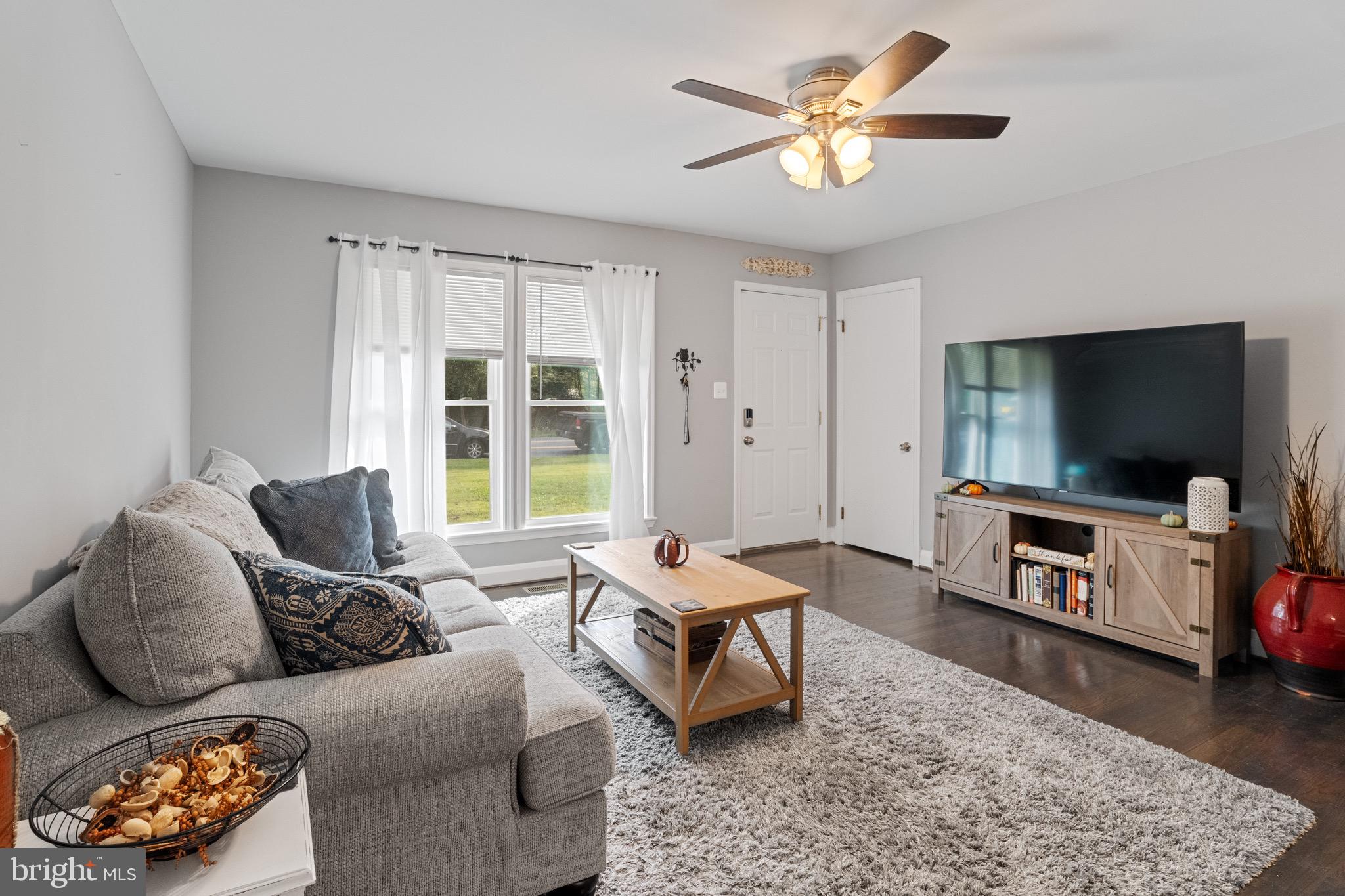 4570 Mountain Road Pasadena, MD 21122 - Photo 8 of 42