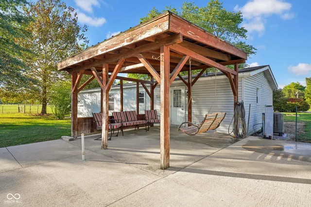 $255,000 | 1001 East 450 South, Columbus, IN 47201