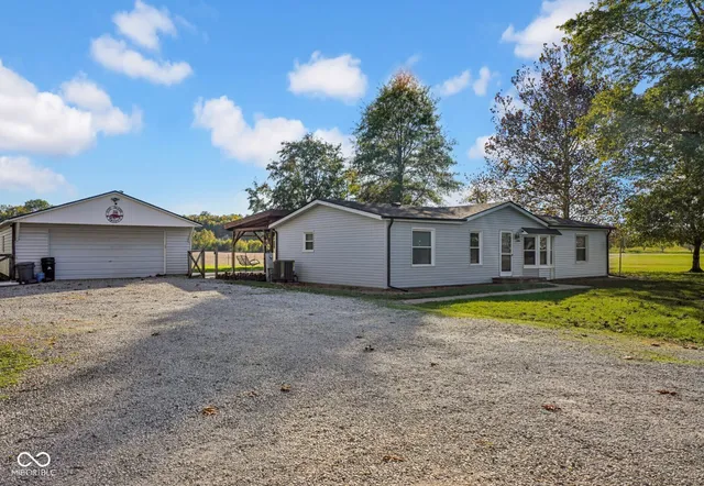 $255,000 | 1001 East 450 South, Columbus, IN 47201