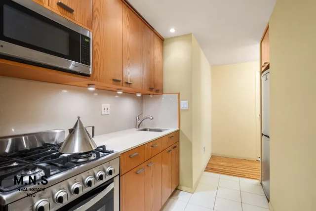 $775,000 | 100 West 15th Street, Unit 2B | Chelsea