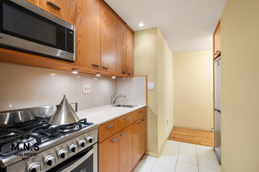 100 West 15th Street, Unit 2B Manhattan, NY 10011 - Photo 5 of 8