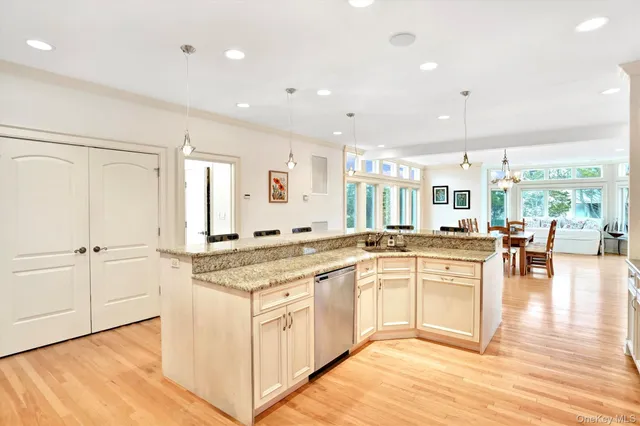 $8,495,000 | 605 Dune Road, Westhampton, NY 11978