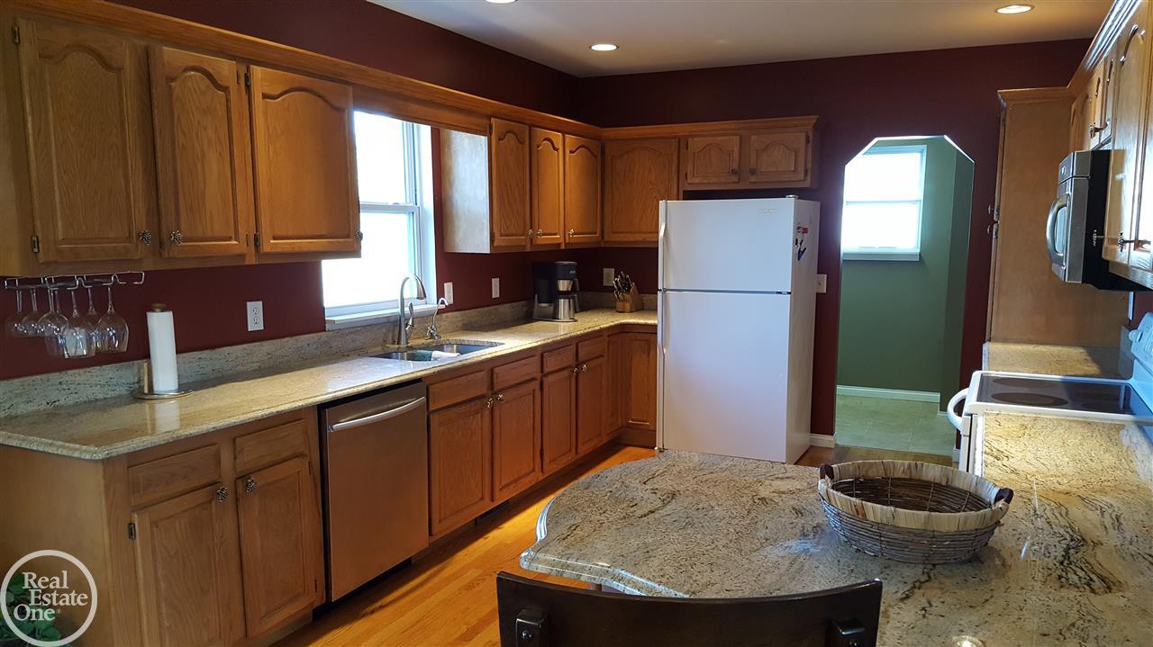 8043 Logana Road Avoca, MI 48006 - Photo 30 of 42 31332838-30.JPG