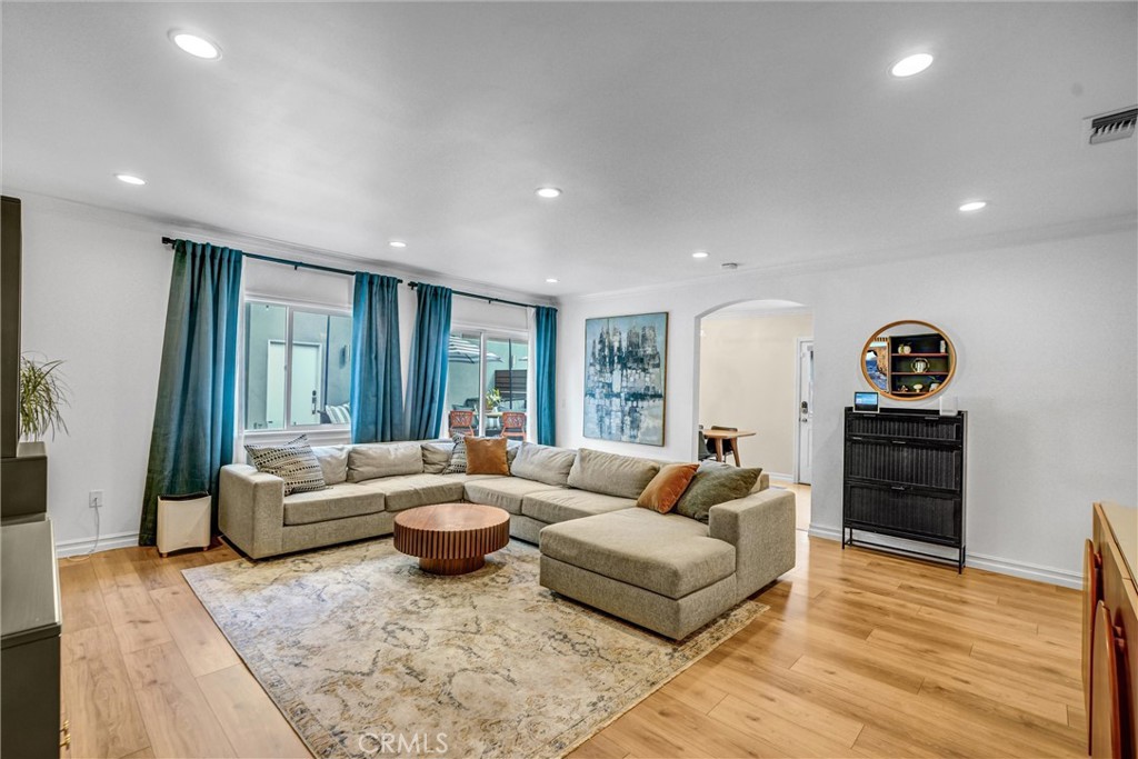 6830 Bothwell Road Reseda, CA 91335 - Photo 4 of 53