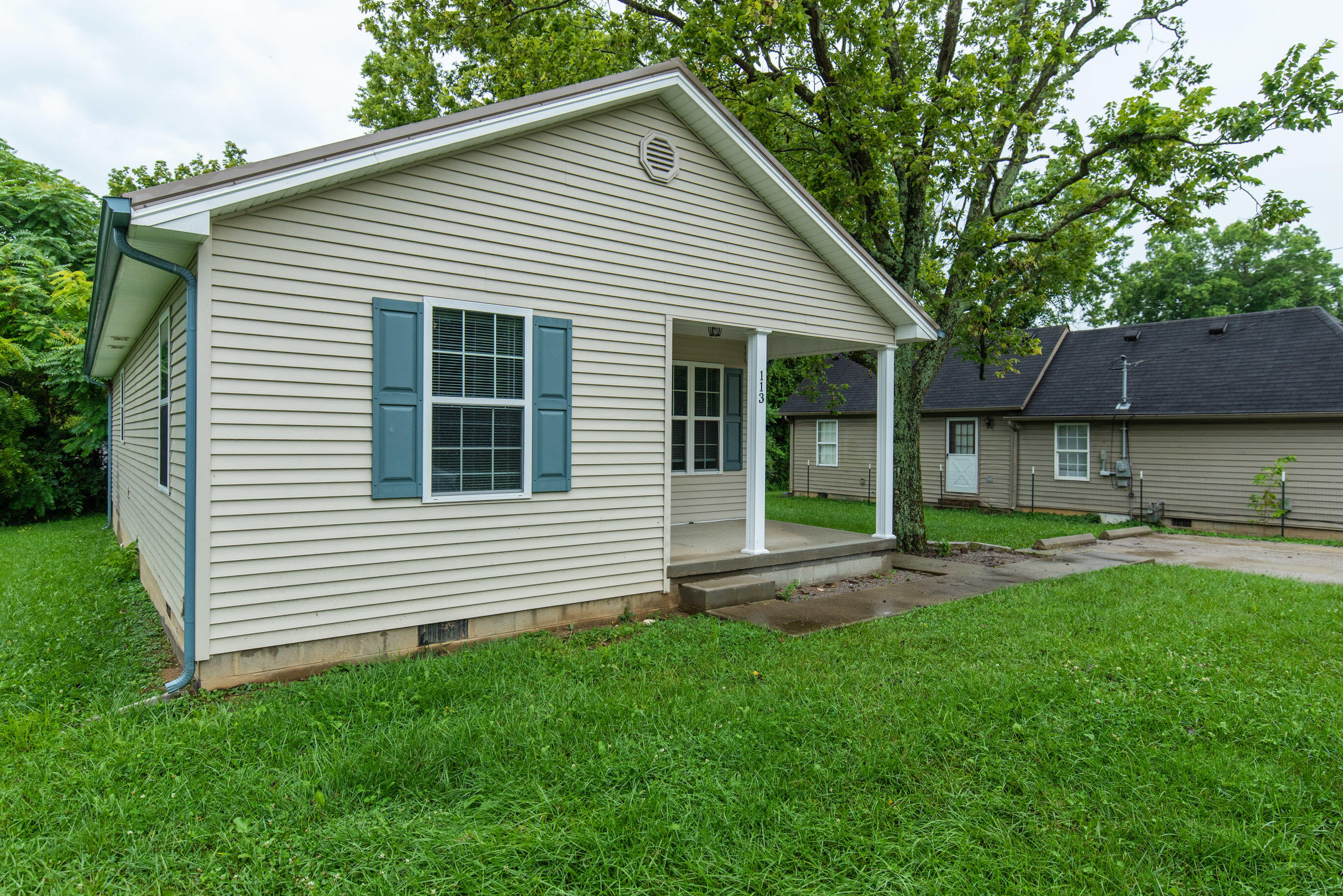 113 Spring Street Winchester, KY 40391 - Photo 2 of 23 20210810-113-Spring-St-davis-realty-007_