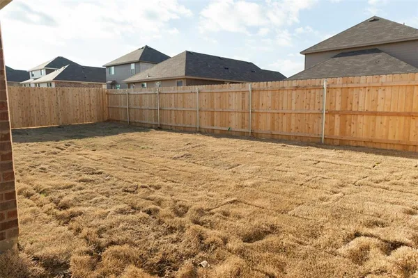 $1,900 | 1710 Swallow Drive, Ennis, TX 75119