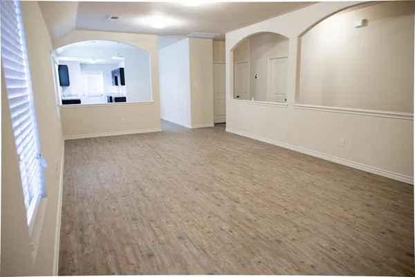 $1,900 | 1710 Swallow Drive, Ennis, TX 75119