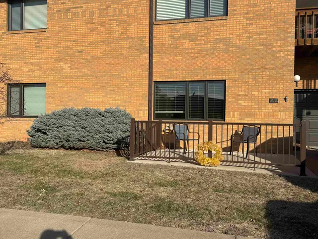 $2,315 | 2500 Grant Street, Unit 212, Bettendorf, IA 52722