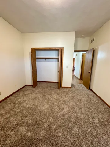 $2,315 | 2500 Grant Street, Unit 212, Bettendorf, IA 52722