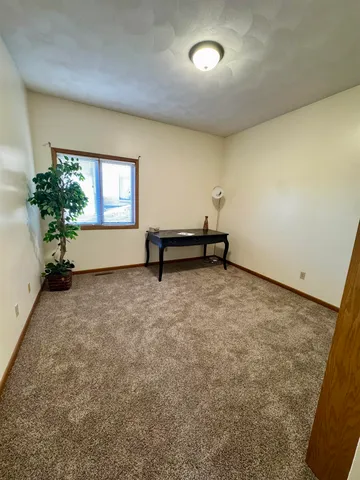 $2,315 | 2500 Grant Street, Unit 212, Bettendorf, IA 52722