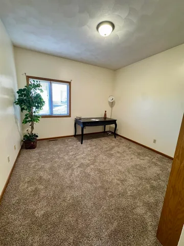 $2,315 | 2500 Grant Street, Unit 212, Bettendorf, IA 52722