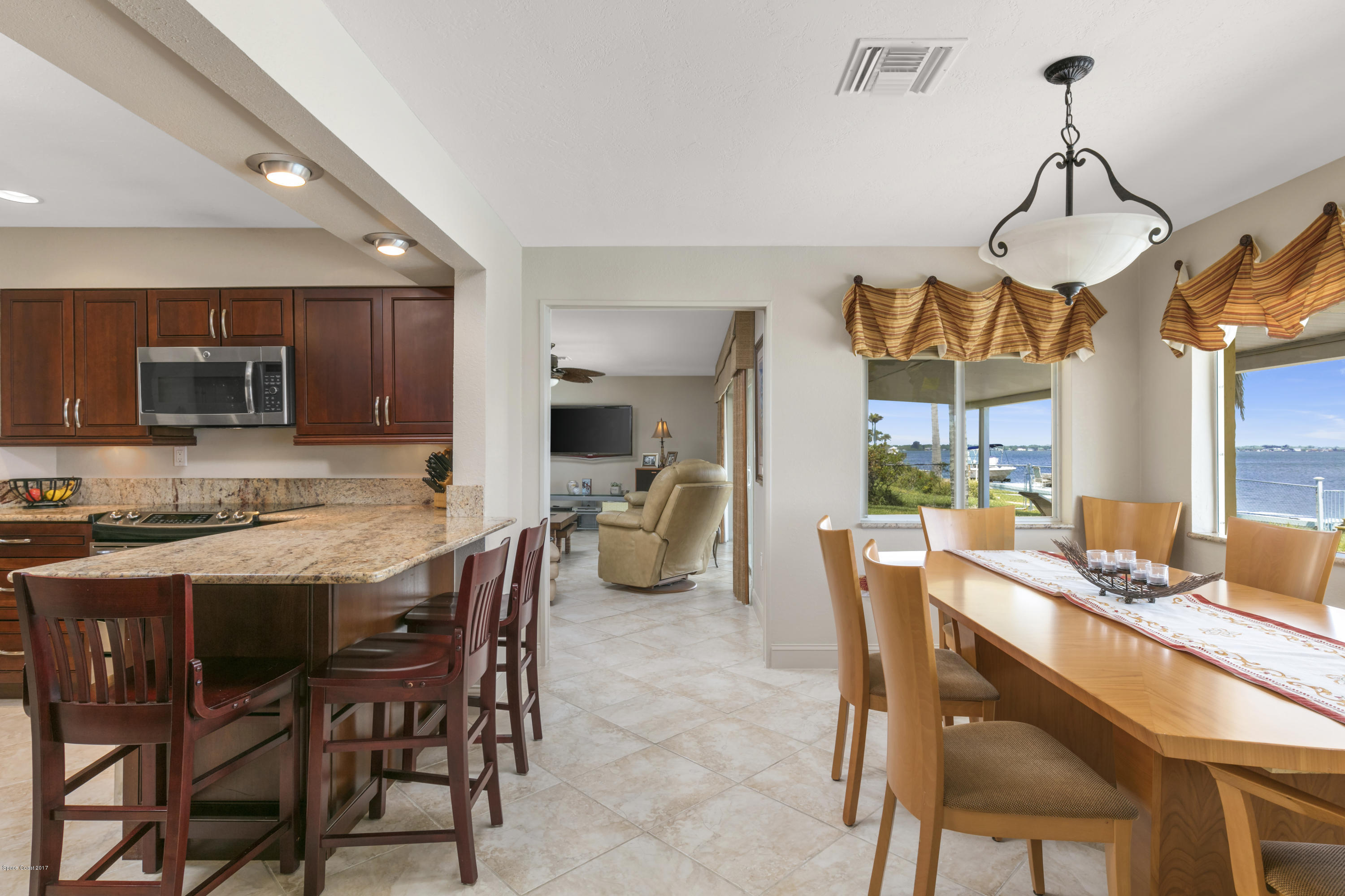 27 Country Club Road Cocoa Beach, FL 32931 - Photo 11 of 25 Breakfast bar