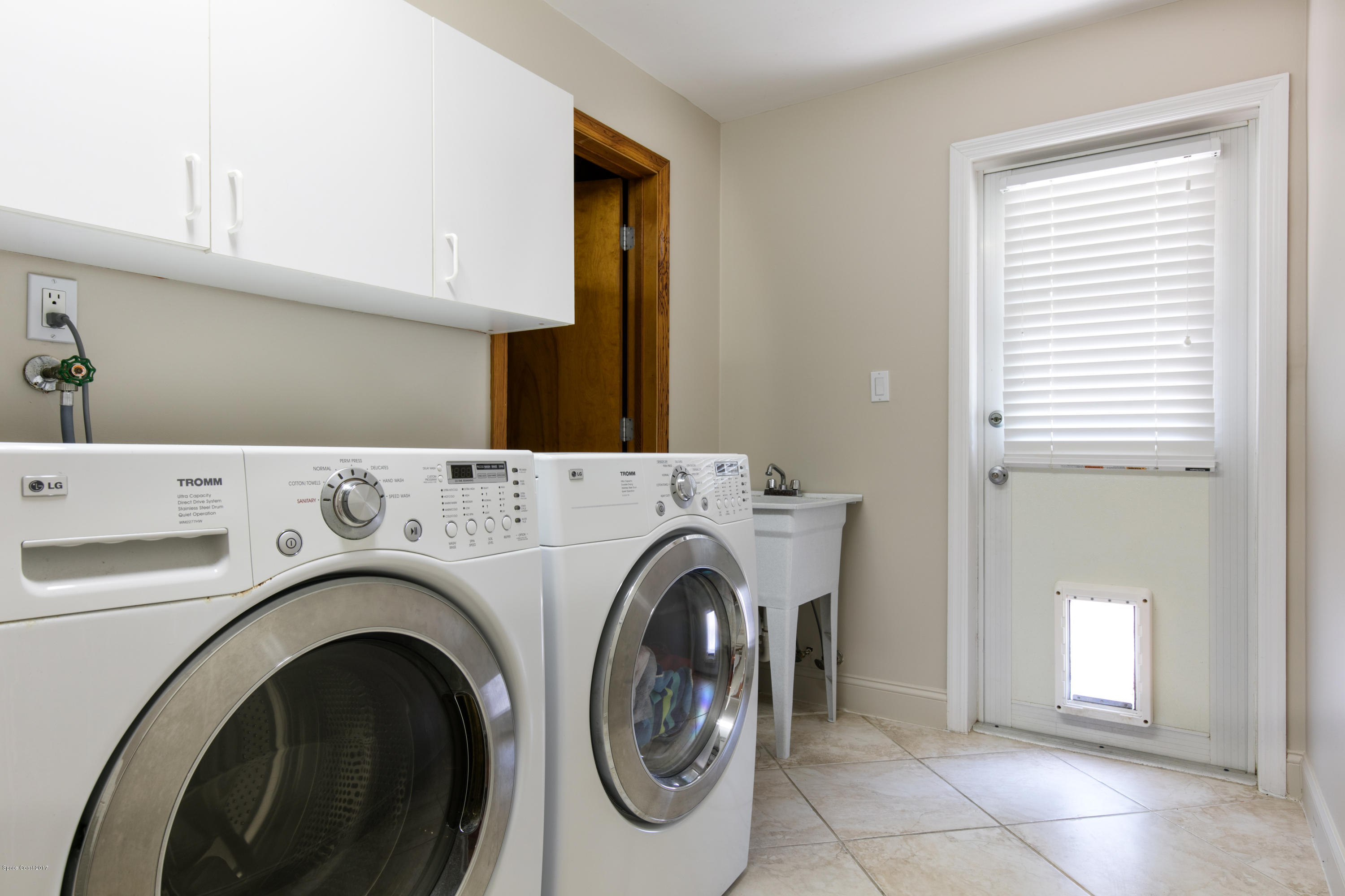27 Country Club Road Cocoa Beach, FL 32931 - Photo 22 of 25 Laundry